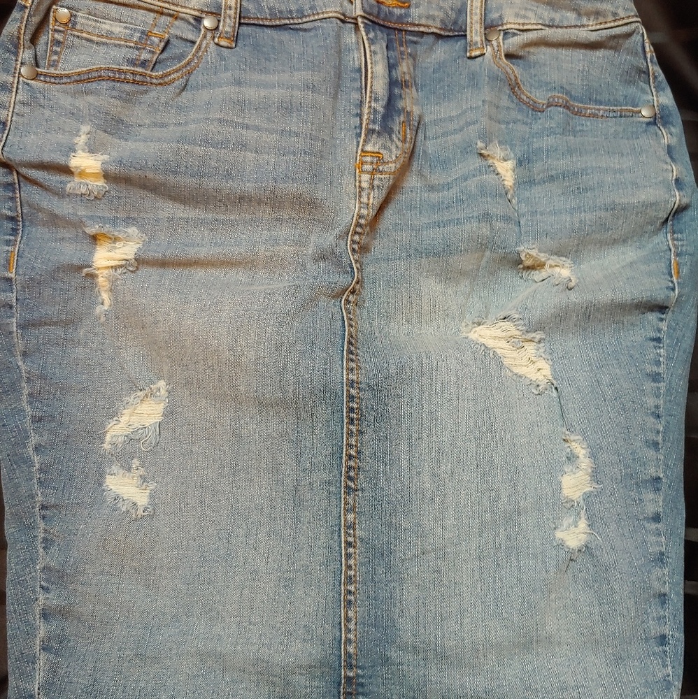 NWT Torrid distressed Jean skirt size 10